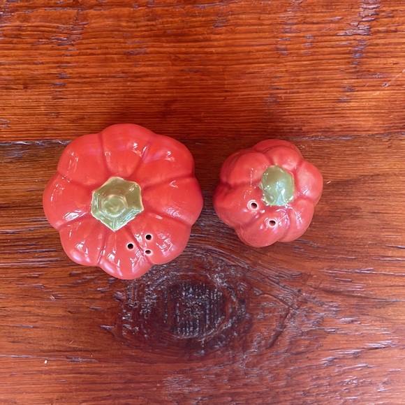 🎃 Pumpkin Salt & Pepper Shaker - Picture 3 of 7